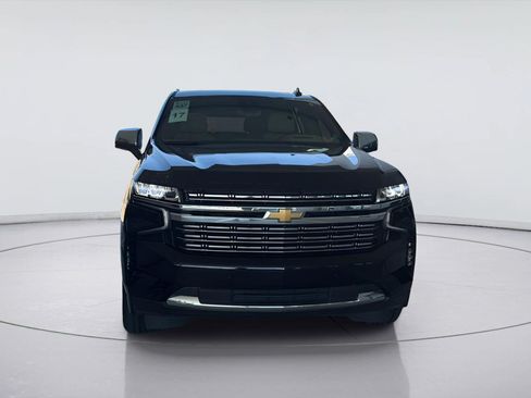Used 2023 Chevrolet Suburban Premier w/ Premium Package AWD/4WD image 4