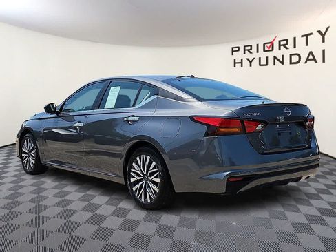 Used 2025 Nissan Altima 2.5 SV FWD image 6