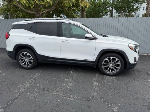 Used 2021 GMC Terrain SLT FWD image 2