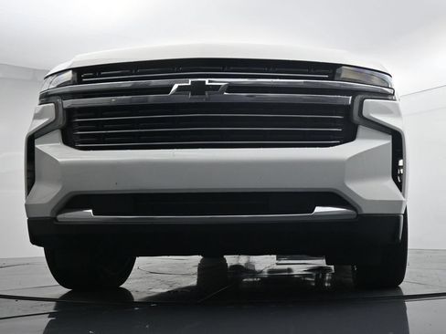 Used 2021 Chevrolet Suburban LT RWD image 19