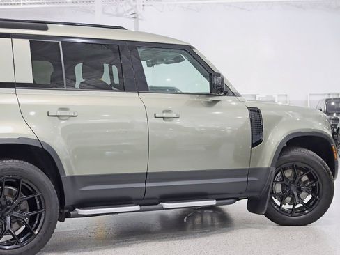 Used 2020 Land Rover Defender 110 SE image 11