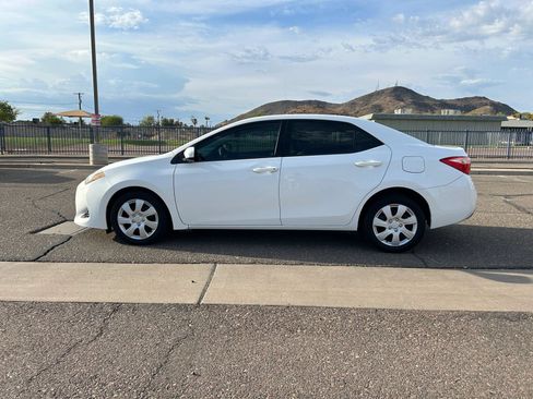 Used 2018 Toyota Corolla LE FWD image 8