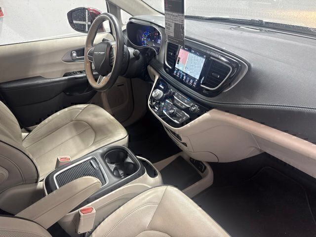 Used 2018 Chrysler Pacifica Limited w/ Advanced Safetytec Group FWD image 24