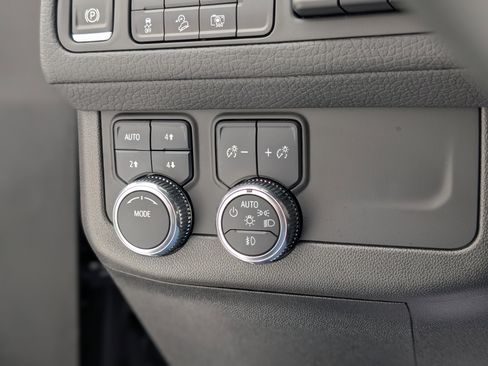 Used 2024 GMC Yukon Denali image 32