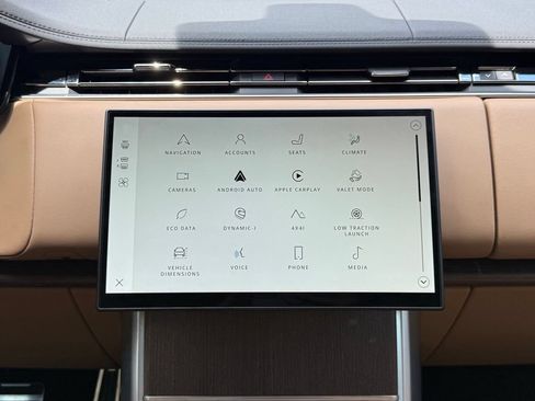 Certified 2025 Land Rover Range Rover Long Wheelbase SE AWD/4WD image 23