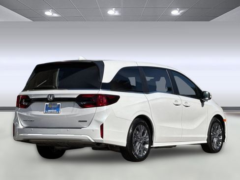 New 2026 Honda Odyssey Touring image 8