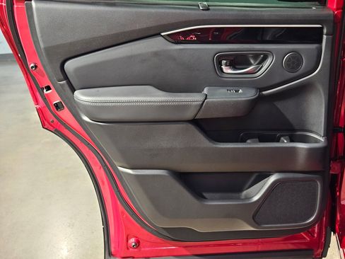 Used 2025 Honda Pilot Touring image 34