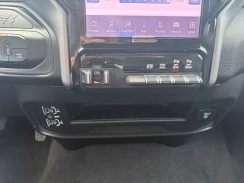 Used 2026 RAM 2500 Laramie AWD/4WD image 35