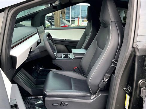 Used 2024 Tesla Cybertruck AWD Crew Cab image 21