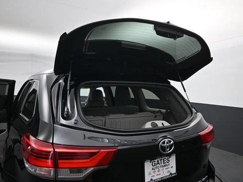 Used 2019 Toyota Highlander XLE AWD/4WD image 32