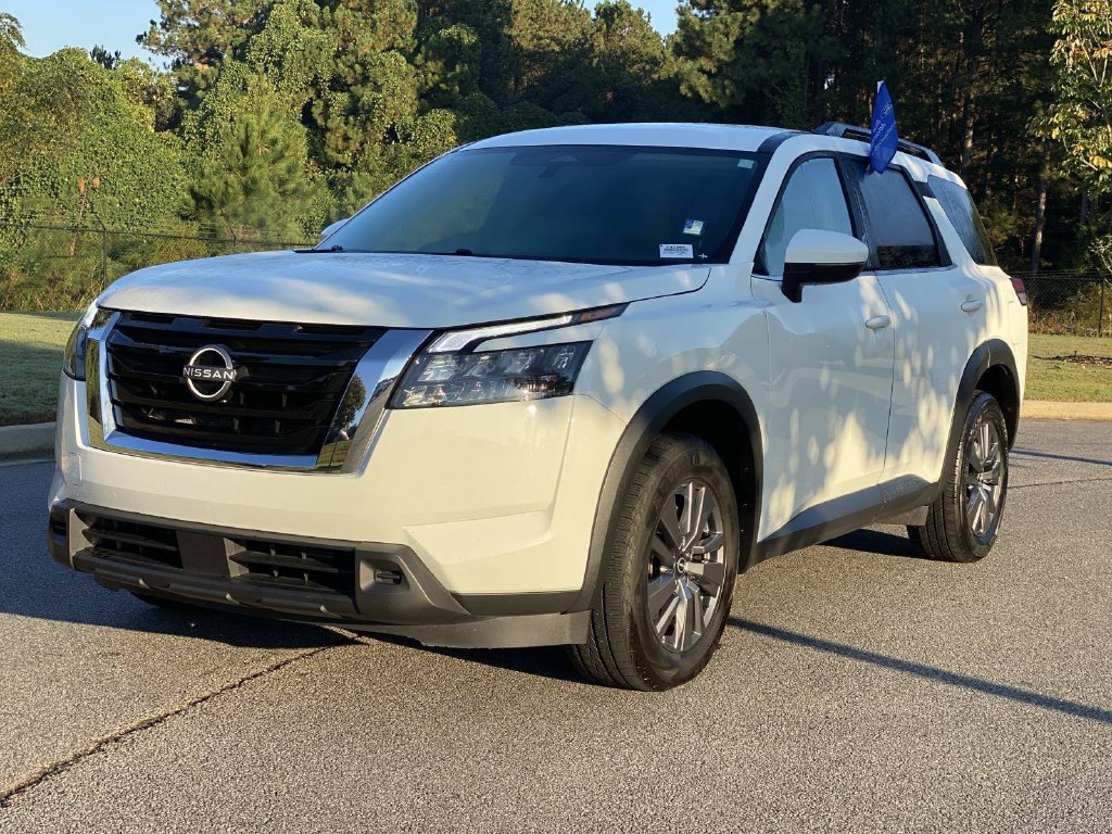 Used 2025 Nissan Pathfinder SV AWD/4WD image 11