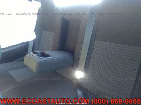 Used 2017 Dodge Challenger SXT image 8