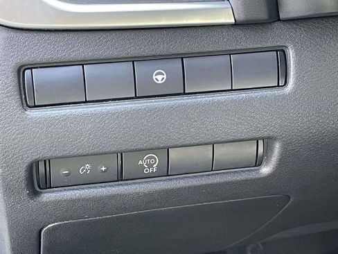 Used 2023 Nissan Rogue SV image 17