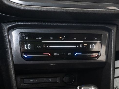 Used 2023 Volkswagen Tiguan SE w/ Panoramic Sunroof Package FWD image 23