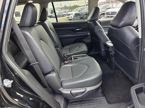 Used 2025 Toyota Grand Highlander AWD image 13
