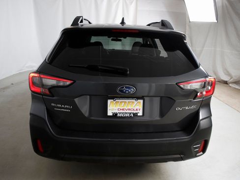 Used 2022 Subaru Outback Premium image 4
