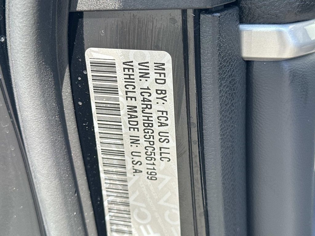 Used 2023 Jeep Grand Cherokee Limited AWD/4WD image 30