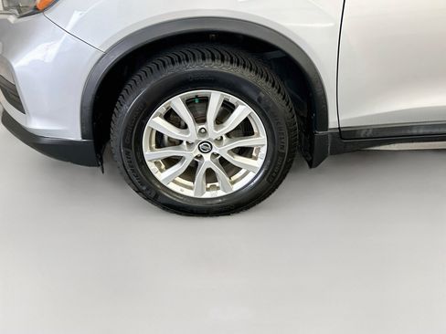 Used 2017 Nissan Rogue SV w/ SV Premium Package AWD/4WD image 11