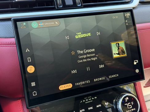 Used 2021 Jaguar F-PACE SVR image 17