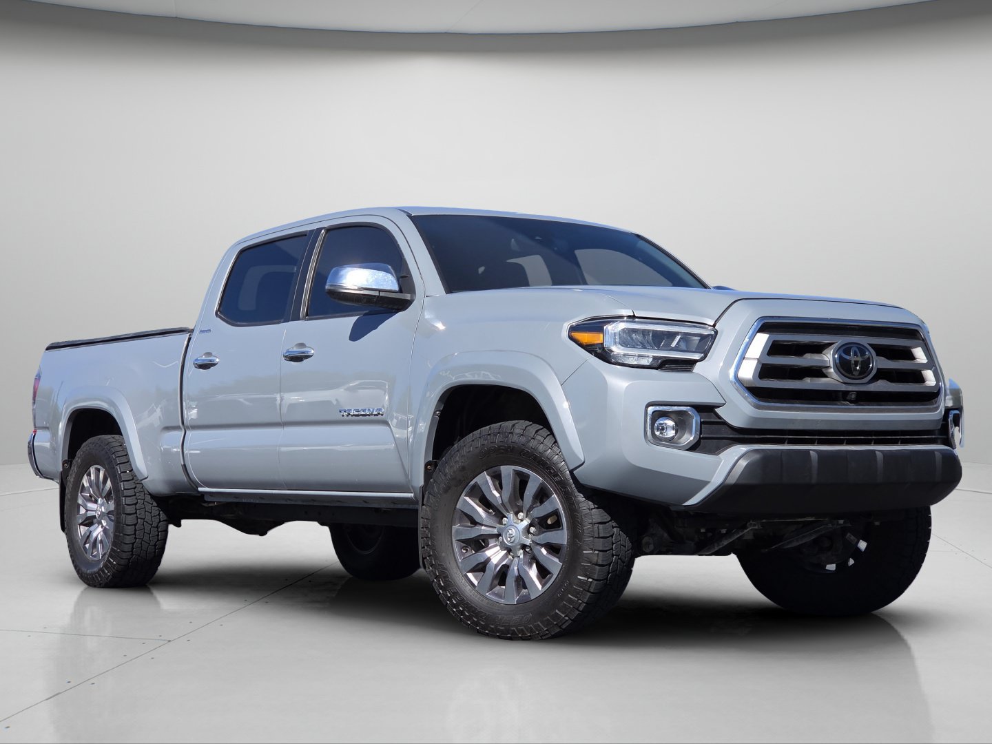 Used 2021 Toyota Tacoma Limited AWD/4WD image 2