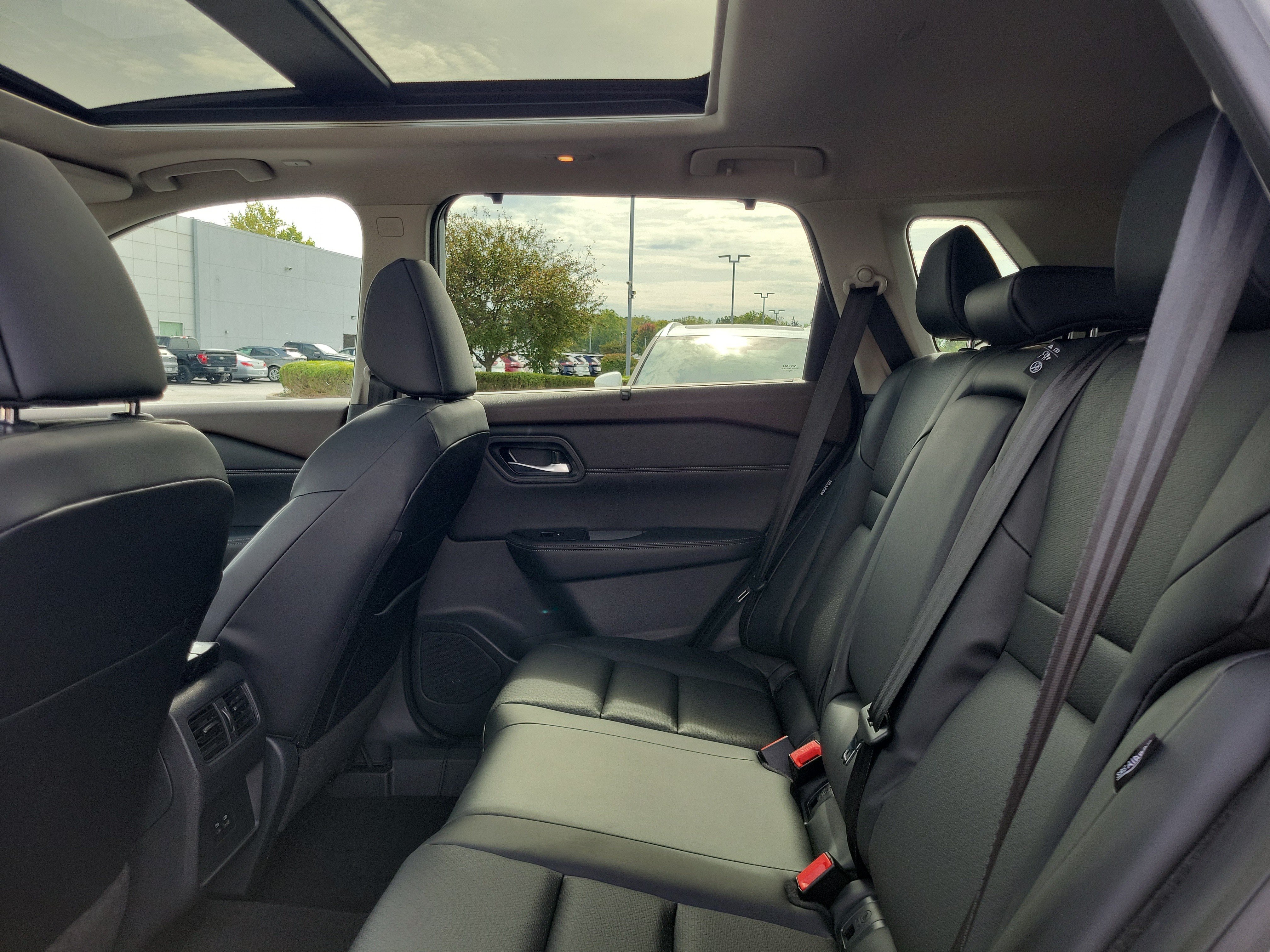 Used 2023 Nissan Rogue SV w/ SV Premium B Package AWD/4WD image 11
