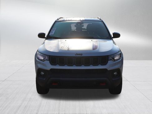 Used 2025 Jeep Compass Trailhawk AWD/4WD image 2