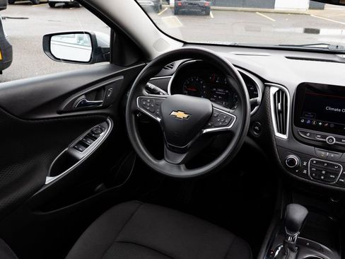 Used 2023 Chevrolet Malibu LT FWD image 9