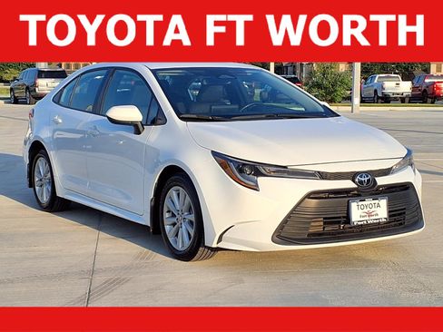 Used 2025 Toyota Corolla LE w/ LE Premium Package FWD image 1