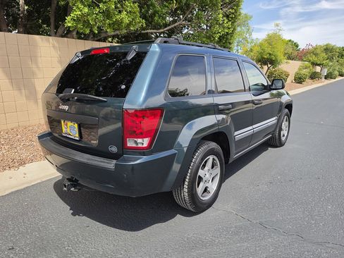 Used 2005 Jeep Grand Cherokee Laredo image 3