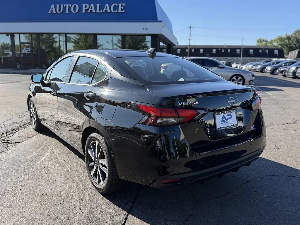Used 2025 Nissan Versa SV FWD image 4