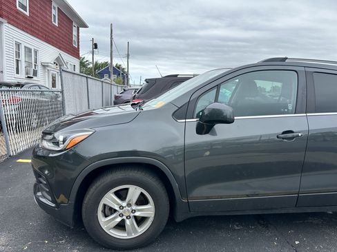 Used 2019 Chevrolet Trax LT FWD image 4