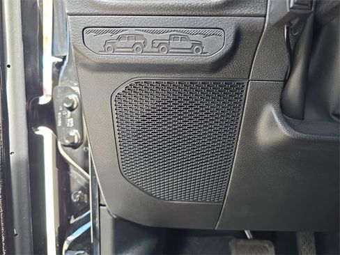 Used 2025 Jeep Gladiator Nighthawk image 14