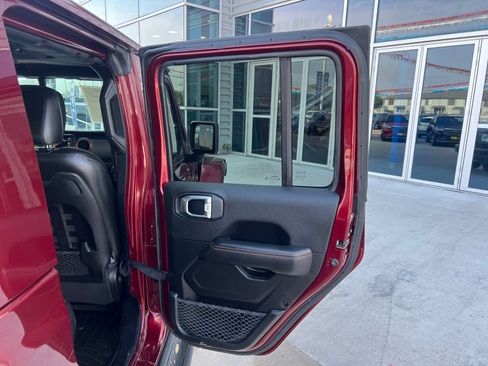 Used 2021 Jeep Gladiator Mojave AWD/4WD image 13