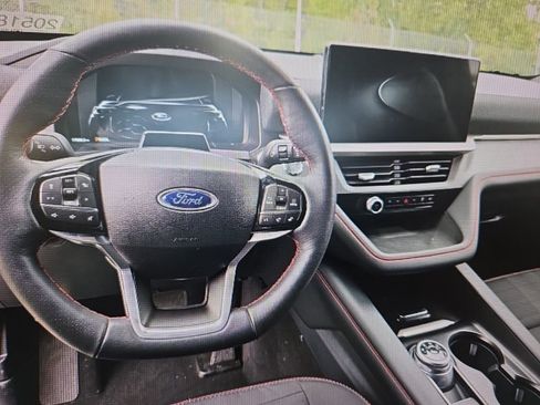 Used 2025 Ford Explorer ST-Line w/ ST-Line Street Pack image 9