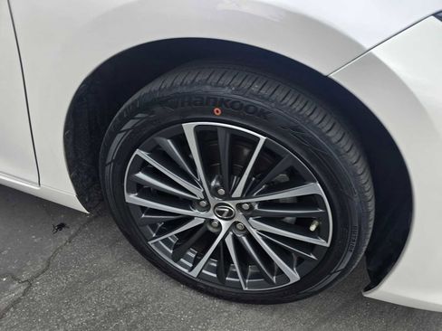 Used 2022 Lexus ES 250 w/ Premium Package image 9