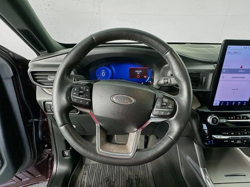 Used 2023 Ford Explorer Platinum w/ Technology Package AWD/4WD image 11