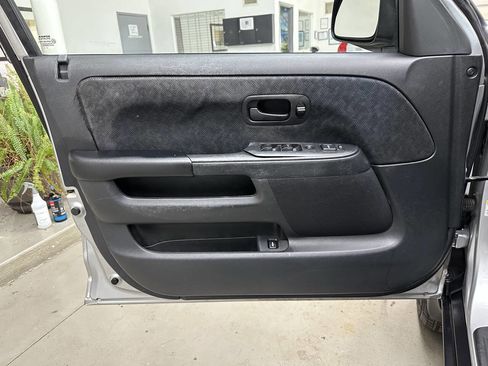 Used 2005 Honda CR-V LX image 10