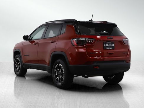 Used 2025 Jeep Compass Trailhawk AWD/4WD image 4