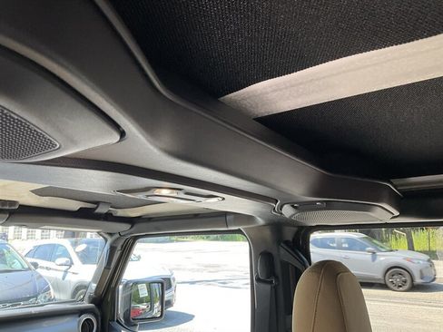 Used 2021 Jeep Wrangler Unlimited Sahara AWD/4WD image 21