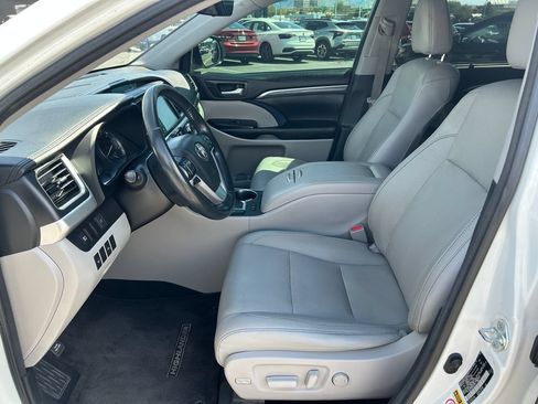 Used 2017 Toyota Highlander Limited w/ Carpet Mat Package AWD/4WD image 27