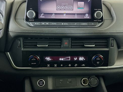 Used 2023 Nissan Rogue SV image 23