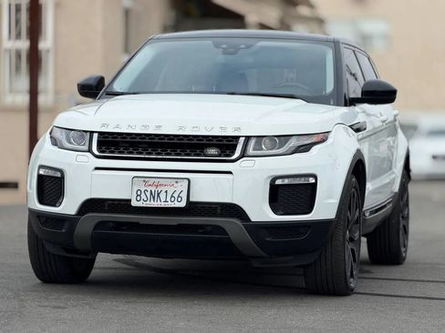 Used 2017 Land Rover Range Rover Evoque SE AWD/4WD image 3