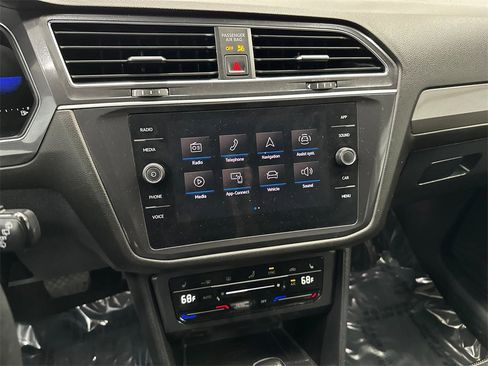 Used 2024 Volkswagen Tiguan SE image 29
