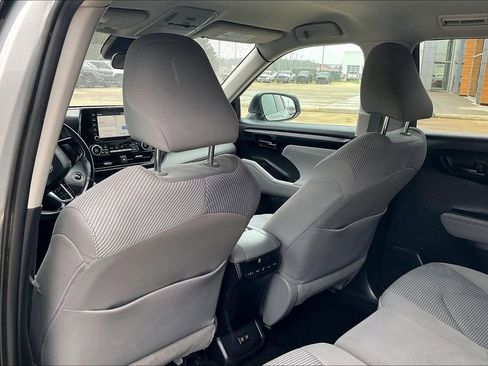 Used 2020 Toyota Highlander LE image 34