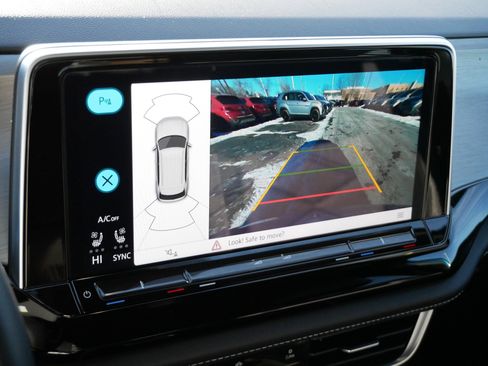 Certified 2024 Volkswagen Atlas Cross Sport SE w/ Panoramic Sunroof Package image 30