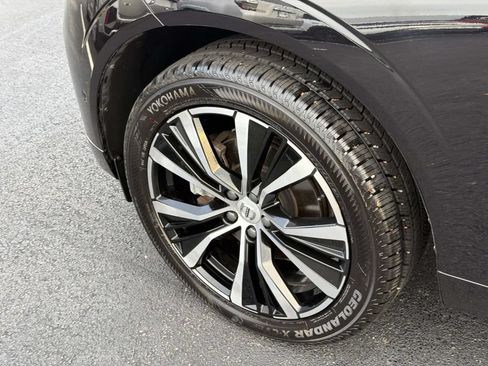 Used 2024 Volvo XC60 B5 Plus w/ Protection Package Premier AWD/4WD image 10