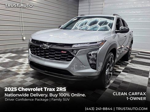 Used 2025 Chevrolet Trax RS w/ Driver Confidence Package FWD image 1