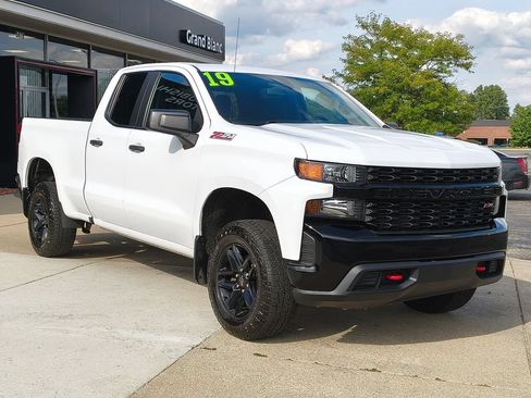Used 2019 Chevrolet Silverado 1500 Custom Trail Boss w/ Custom Convenience Package AWD/4WD image 3