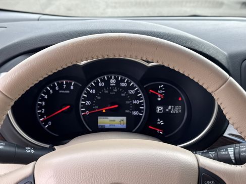 Used 2015 Nissan Quest SL image 25