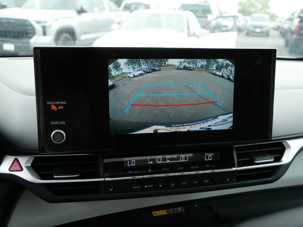 Certified 2025 Toyota Sienna XLE FWD image 18
